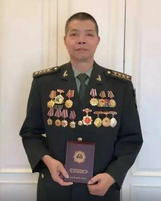 [微风]1985年，我军侦察兵隆志勇过境侦察，不料被巡逻越军认出，朝他开了一枪，