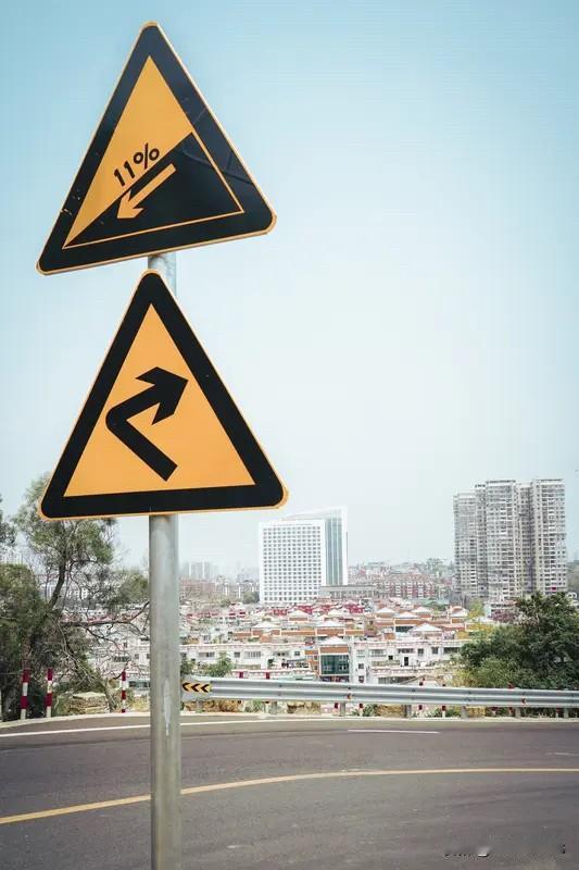 如果你觉得路有点难走，那可能正走在——上坡的路上。