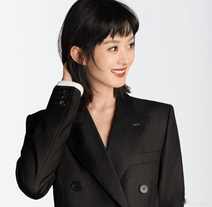 赵丽颖赵丽颖纪梵希全球彩妆代言人赵丽颖 ♡*·你说时间暂停 于是真爱降临‧₊˚♡