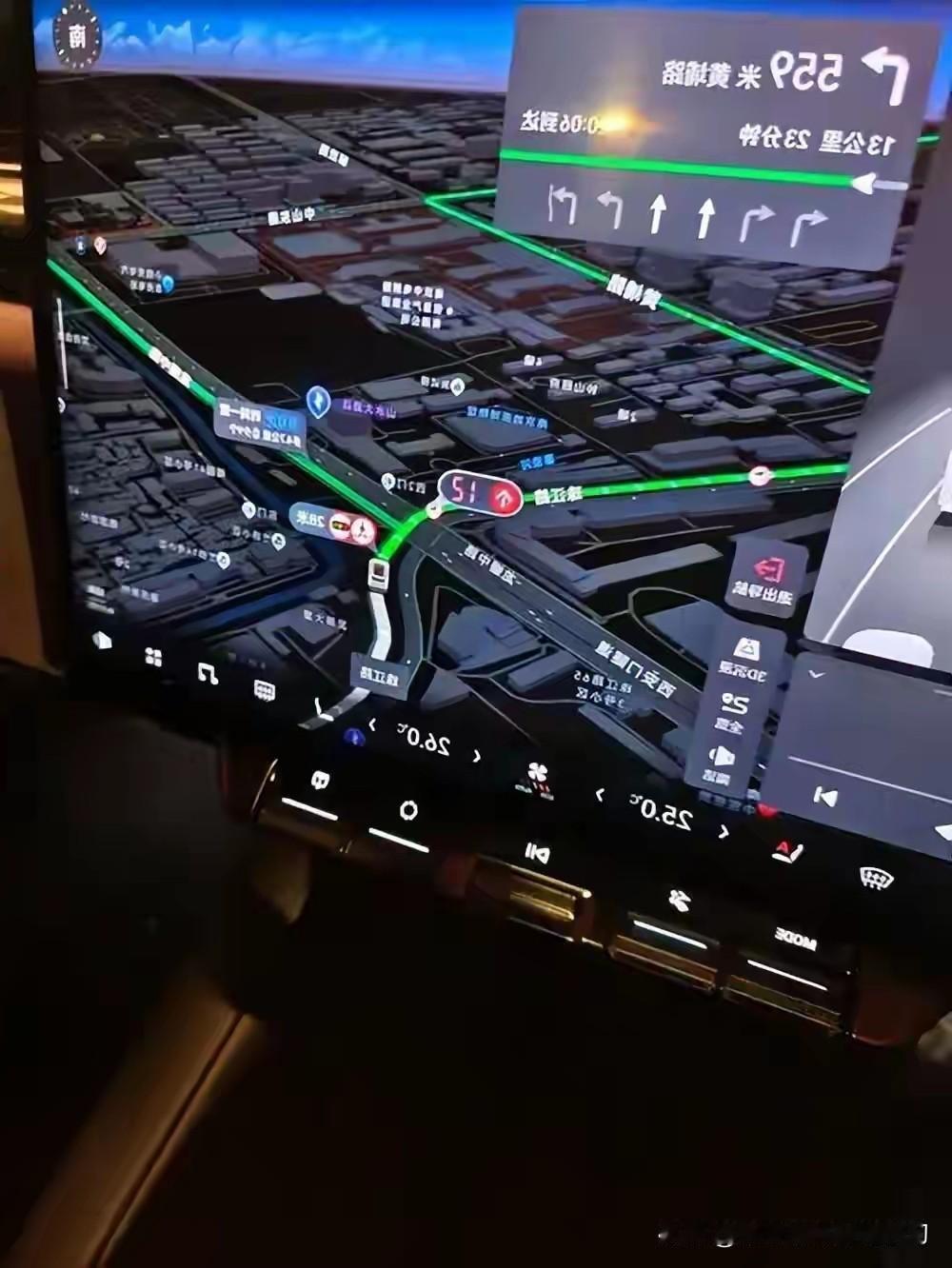 近日，不少南京朋友都被导航整懵了：人在新街口，定位显示在火车站；车开在长江大桥上