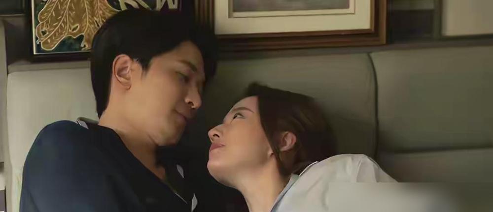 4集亲27次，把刘亦菲的脸都亲变形了，导演到底想干嘛？
 
你以为是初恋的浪漫？