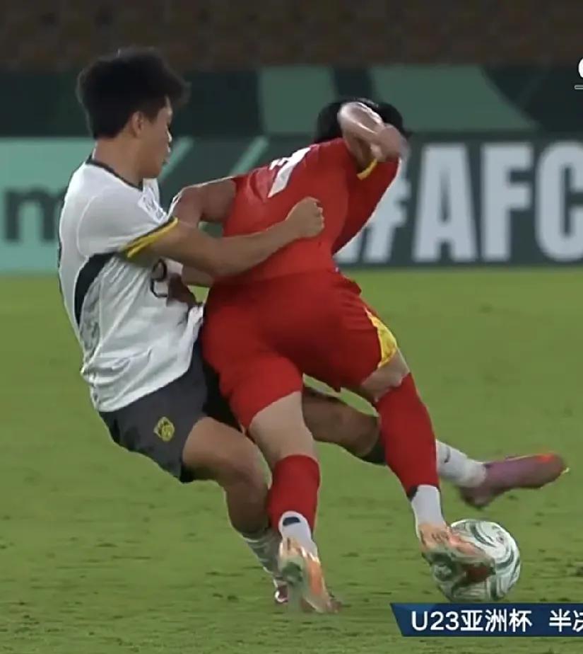 90分钟正规时间结束，中国队2-0领先。
下半场伤情补时9分钟，有点长啊！
对已