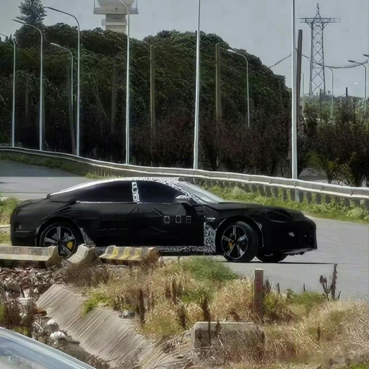 标准版起售价涨2万，预计至23.59万元，Pro/Max版是否同比例调整未提。从