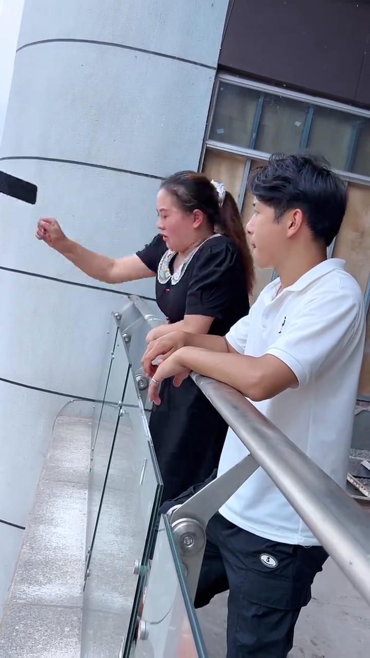 哎呦我的妈，哈哈哈。