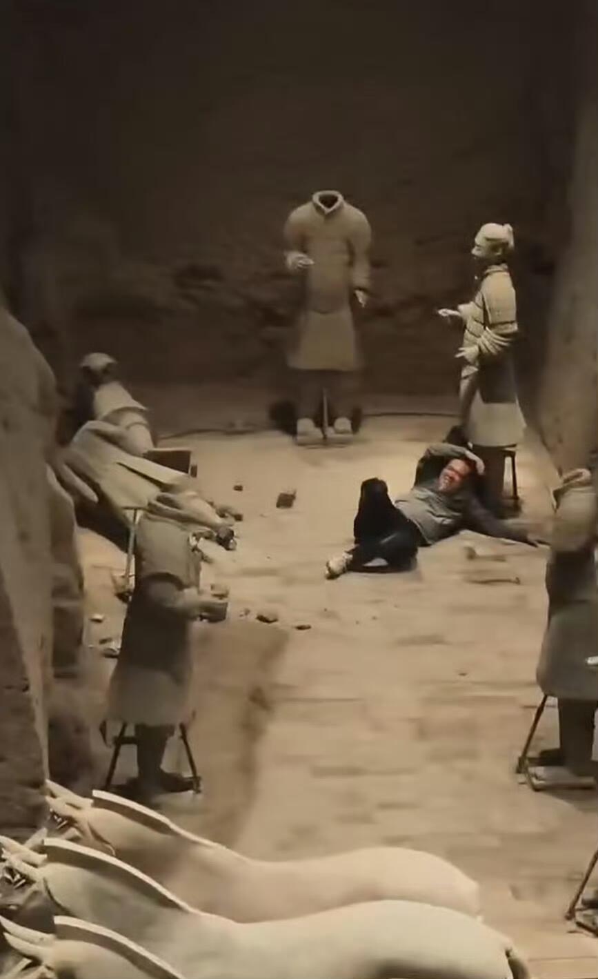 这哈怂是不是想下去陪屈原呢？？？？？