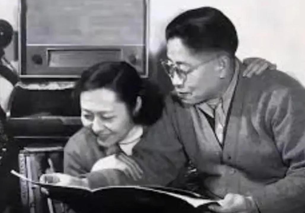 1946年，美军强睡了两江总督曾孙女，宋美龄、胡适都干了什么。1946年，美国在