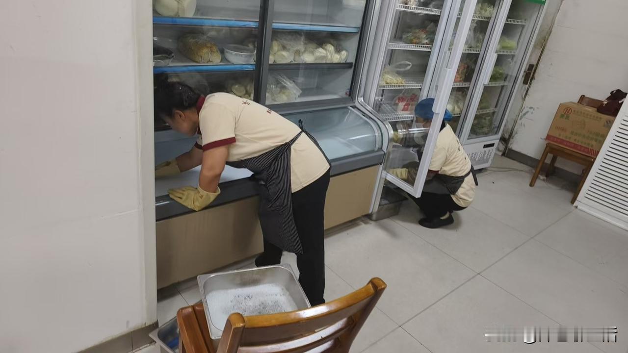蹲在家实在急得不行了，不是闲得慌，而是经济压力大的窒息，几天不出去挣钱，感觉用钱