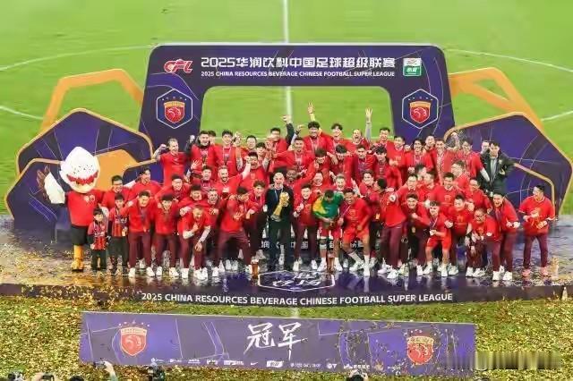 海港三连冠值得称赞，但称其创建“王朝”还差得远
首先恭喜海港夺得三连冠，作为申花