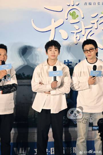 彭昱畅演技 彭昱畅西安路演，本人比想象中还亮眼，脸小得惊人，还和我交流了，太难忘