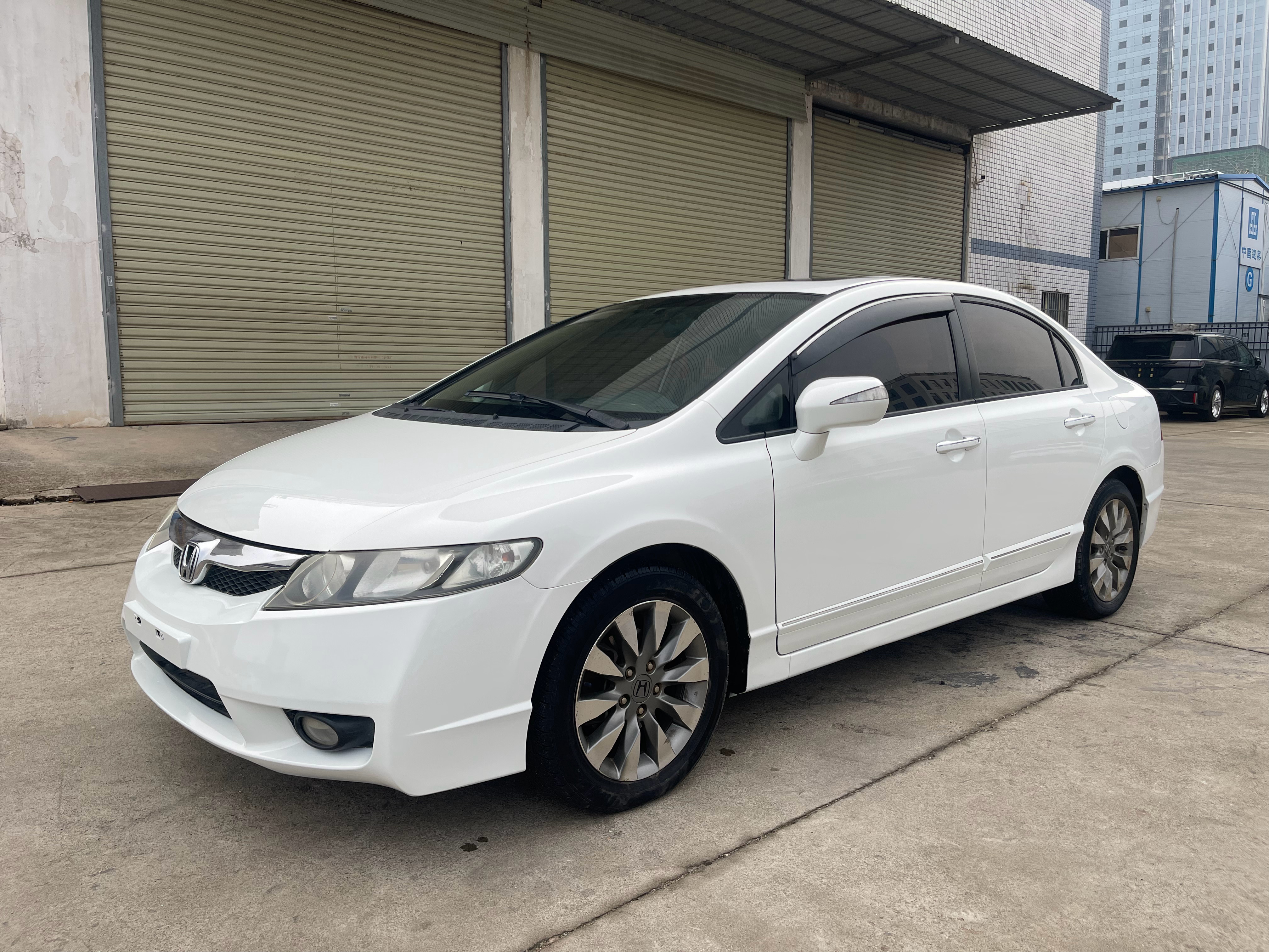 2011年 一手 0出险的 本田豪华版思域1.8L + 5AT 变速箱  16万