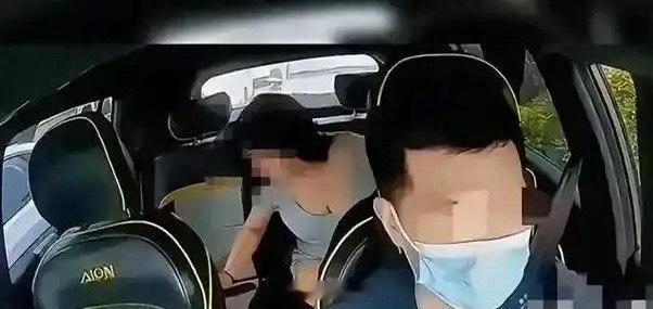 四川女子网约车内排泄，司机曝出3大细节，女子恐将社会性死亡5月27日凌晨，四川南