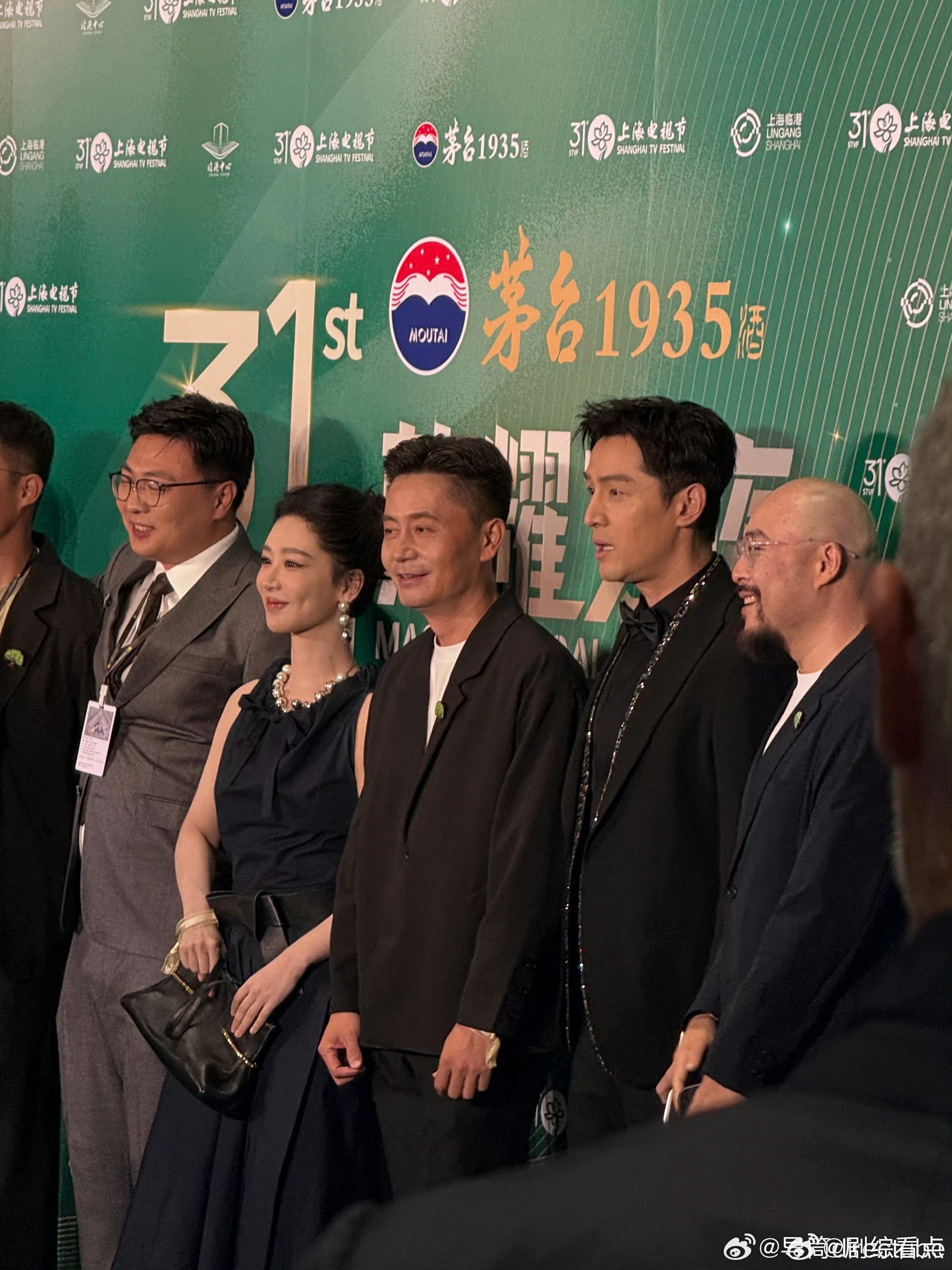 杨紫白玉兰生图状态杨紫白玉兰晚宴生图状态太好了吧！在这种生得不能再生得图里，还那