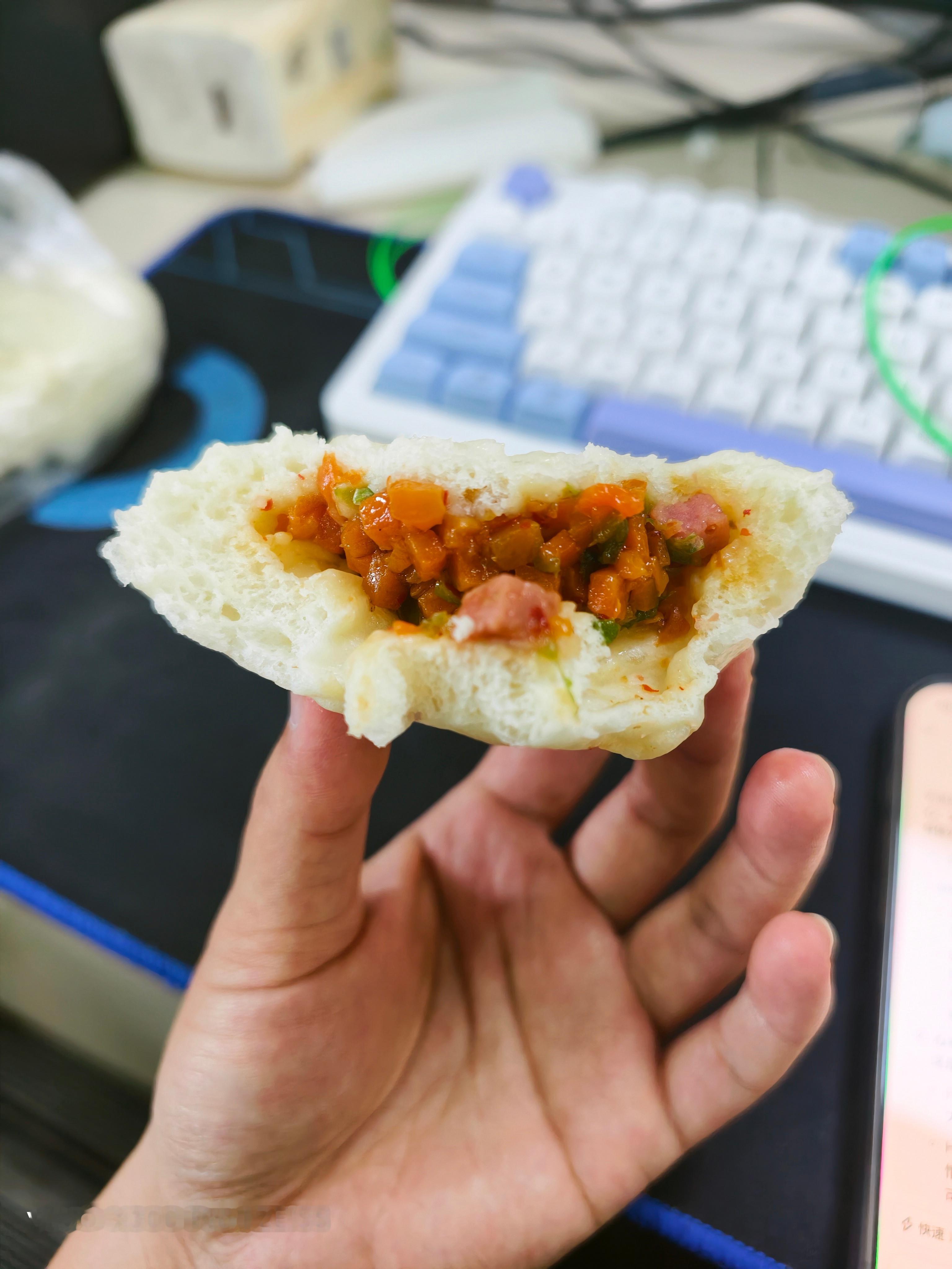 楼下发现一家宝藏包子铺，青椒火腿这个味道无敌！鲨鱼的日常生活
