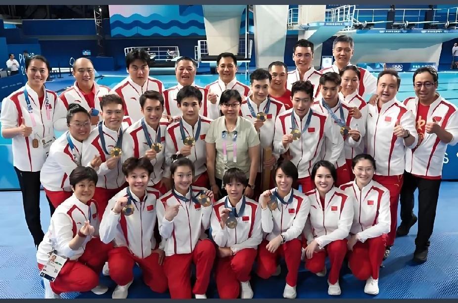 刷到中国跳水梦之队巴黎奥运会的大合照，直接破防了！
 
2024巴黎奥运会，中国