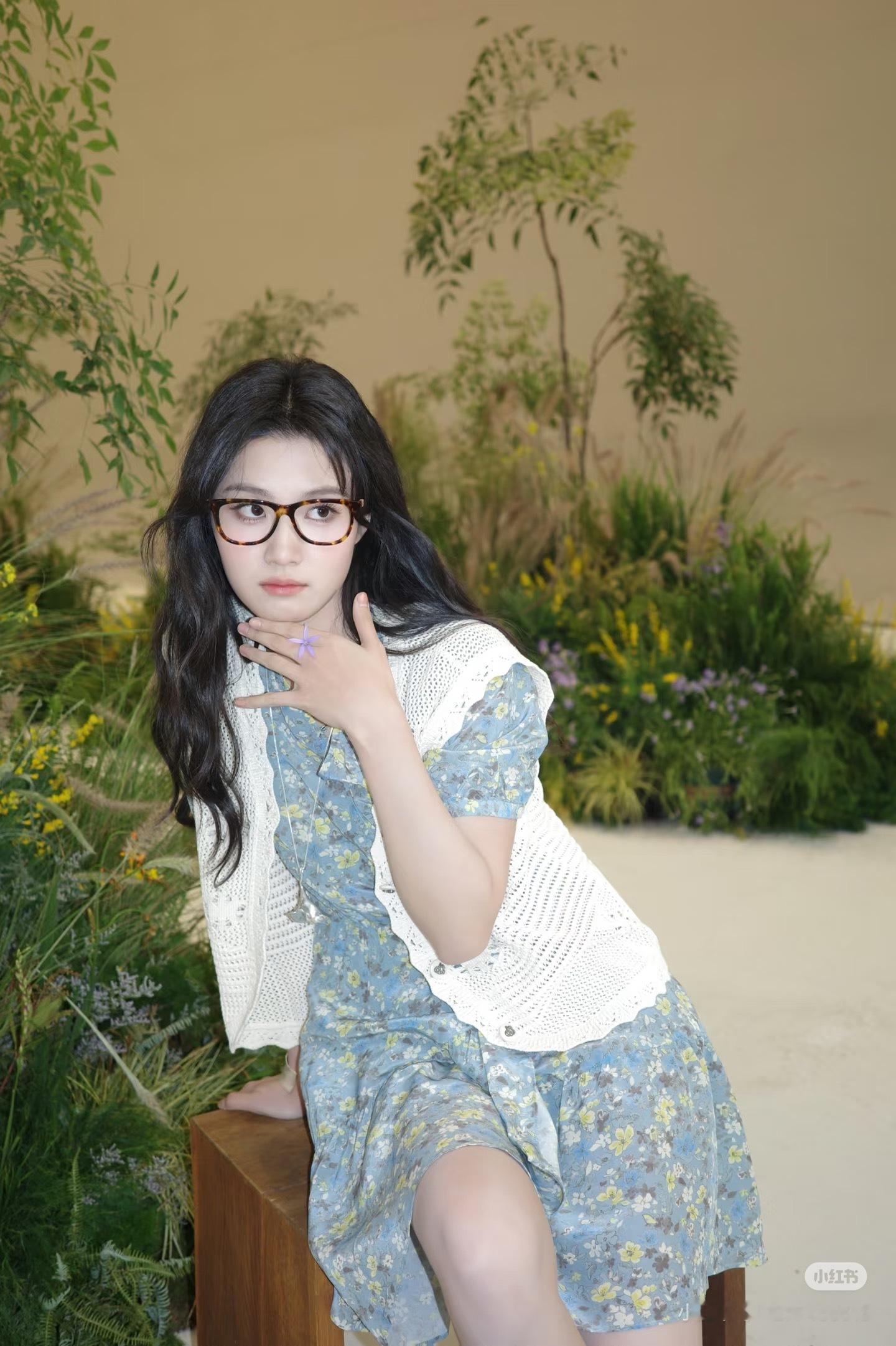 卢昱晓  🌷卢昱晓折月亮🌷卢昱晓云厘我用笔描绘你的美好 携带着落日的温柔 把
