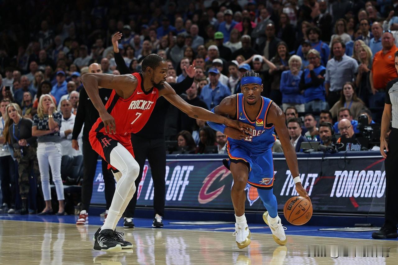 打了一圈后发现，能跟雷霆抗衡的也只有火箭了！
本赛季，雷霆队已经打完了十三场比赛