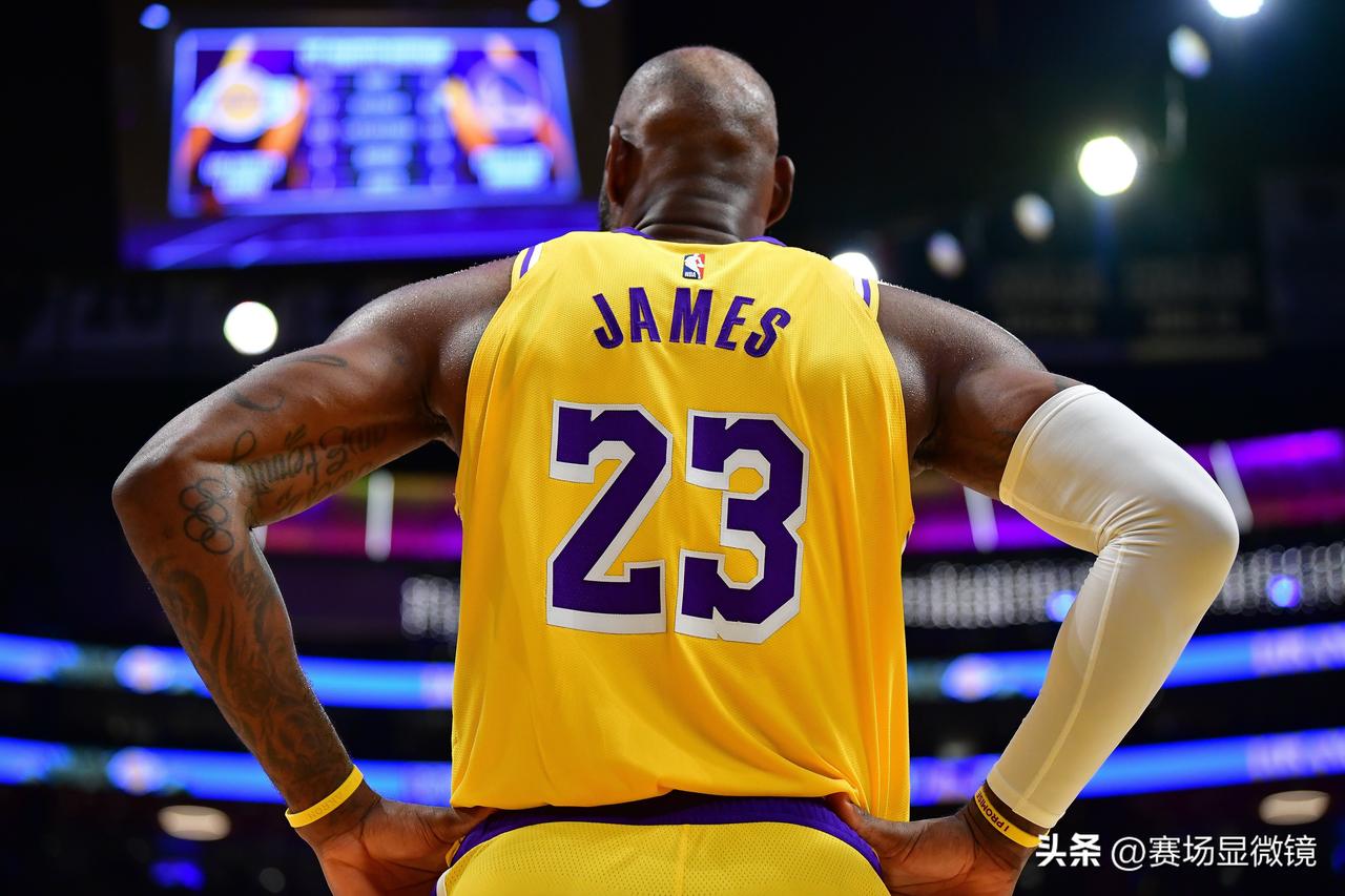 湖人残阵迎战雷霆！詹皇缺席，东契奇+里夫斯+斯玛特继续缺阵。
今日湖人主场对阵西