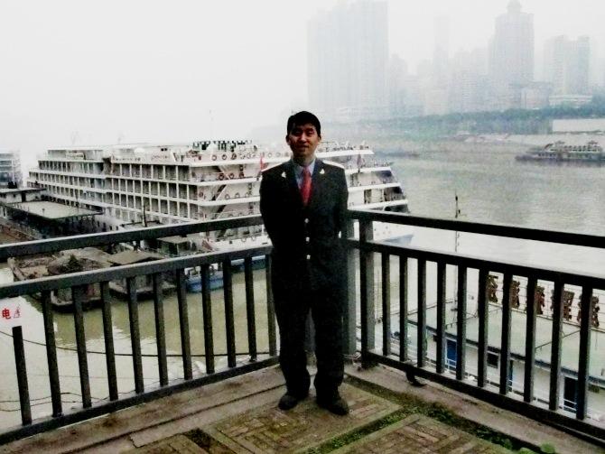 为什么很多人会觉得铁路工资高呢?铁路的工资相对而言并不高。但是他的付出是巨大的。