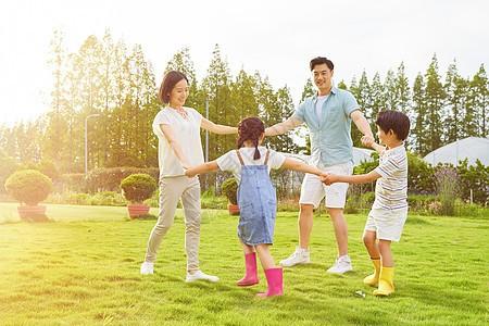 为什么这代人越来越不打算生孩子呢？
网友纷纷发表自己的观点：我认为上一代的父母们