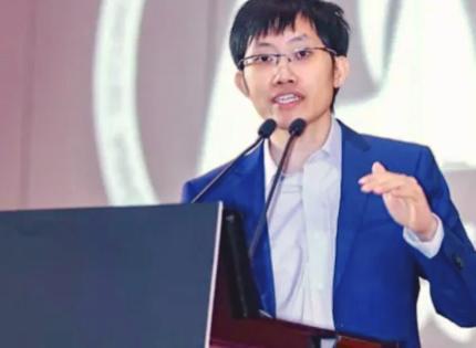 不到一年，被捧上神坛的"英雄"成了"人人喊打的过街老鼠"，国家是时候出手管管AI
