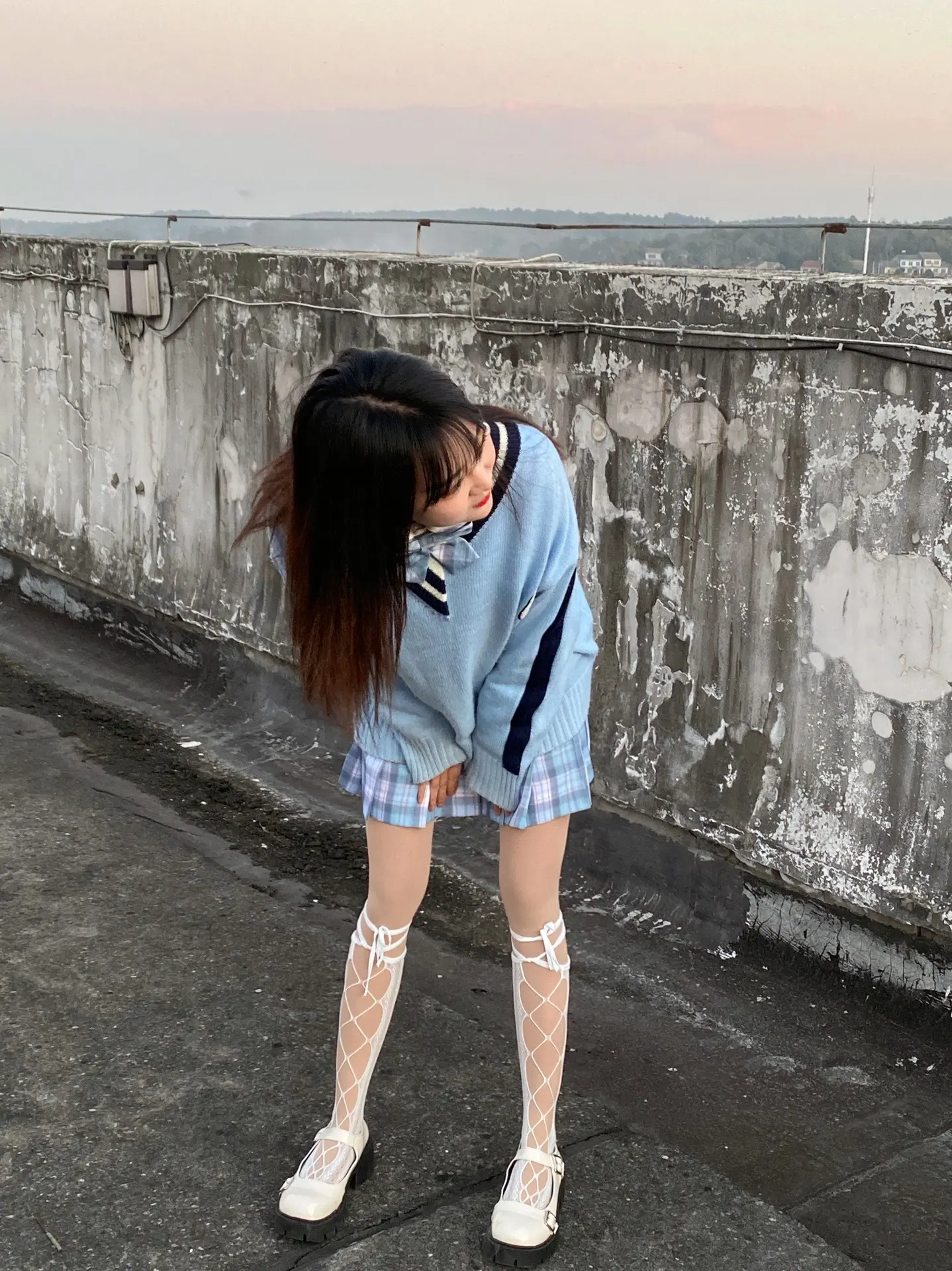 其实不怎么会有情绪了，只是总在发呆了