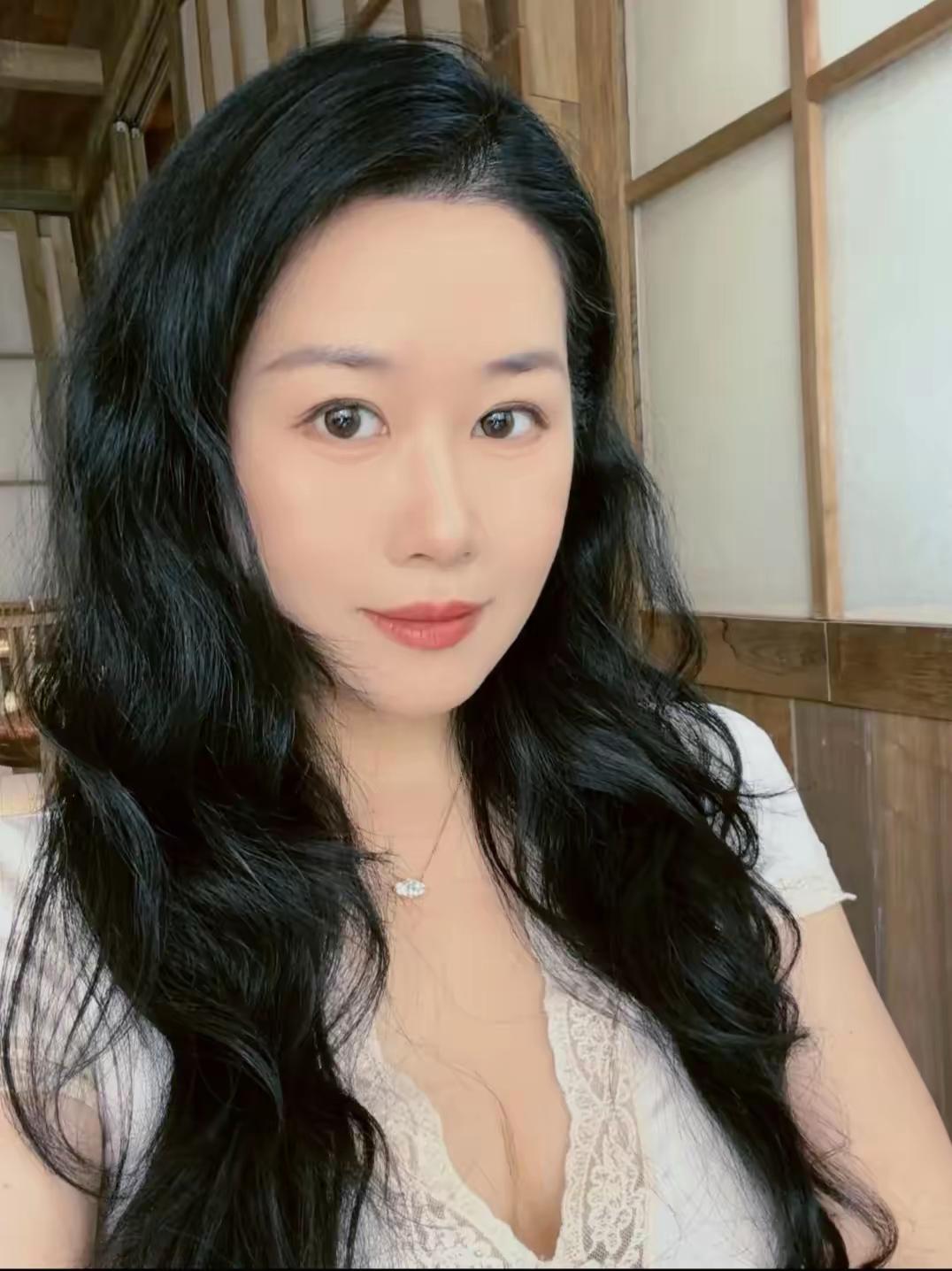 到底是粘人好，还是冷淡好，终于懂了生理性喜欢
 
很多女人纠结婚姻里的亲密，到底