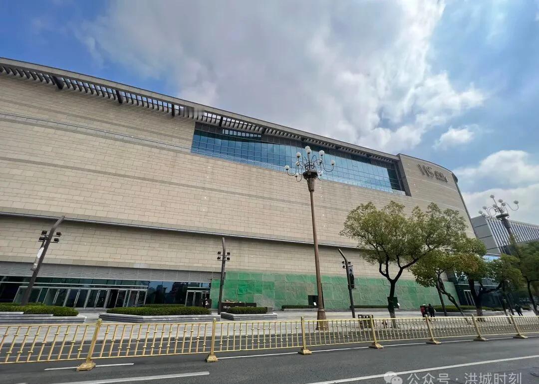 武商外立面要升级了✅
⬇️
👉武商Mall现场启动了外立面改造施工，改造范围包