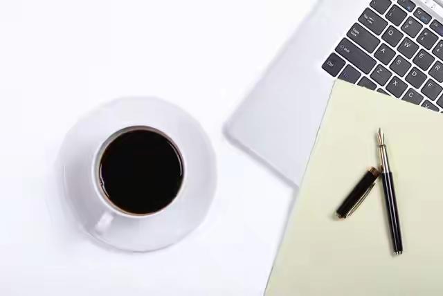 你好！我是飞鱼，一个在自媒体赛道摸爬滚打了5年的内容创业者。

今天不聊虚的，想