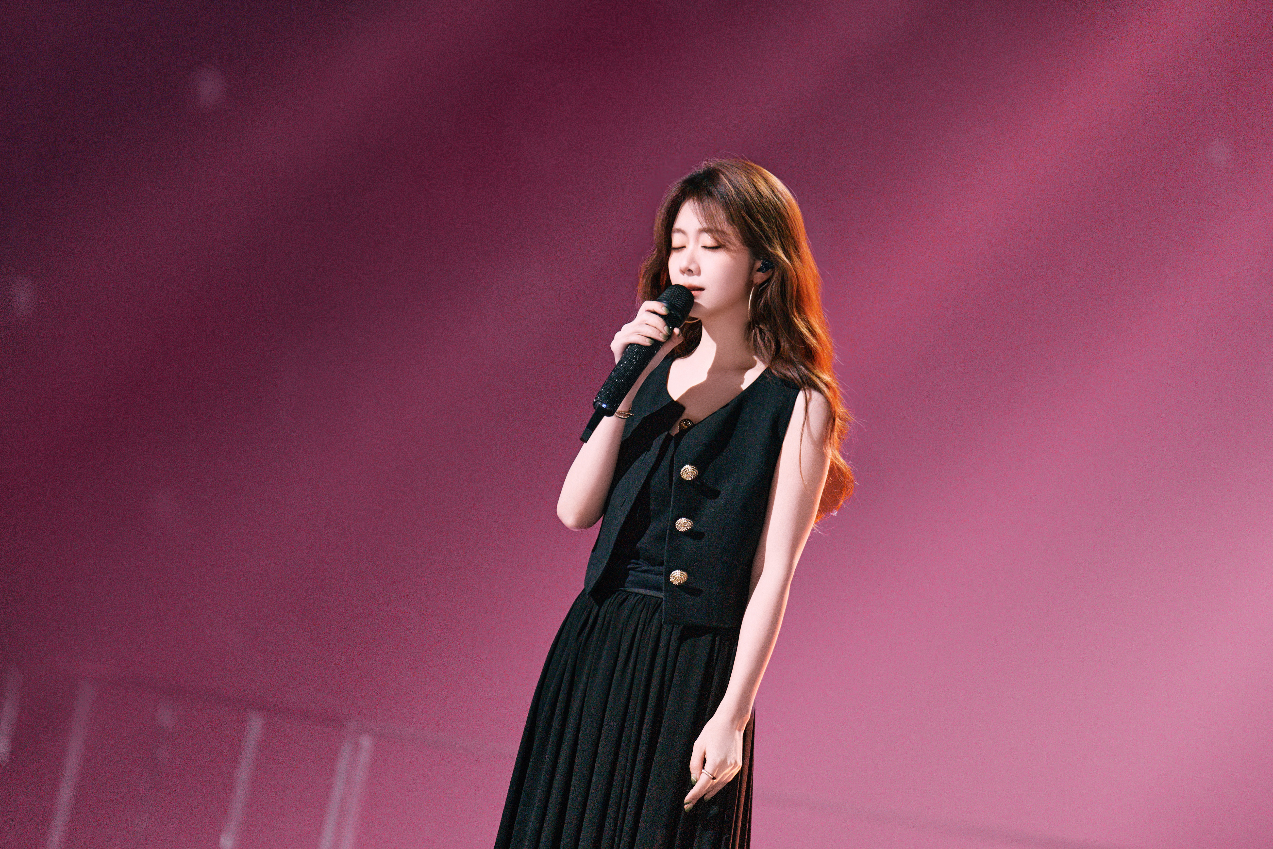 谭松韵 🎤谭松韵天赐的声音 汹涌情意演奏出暗恋的旋律，两小姐将用歌声上演一场理