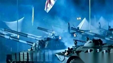 大半夜刷到个评论，看得我直冒冷汗：“美国、俄罗斯天天动拳头，亡了吗？咱们凭什么不