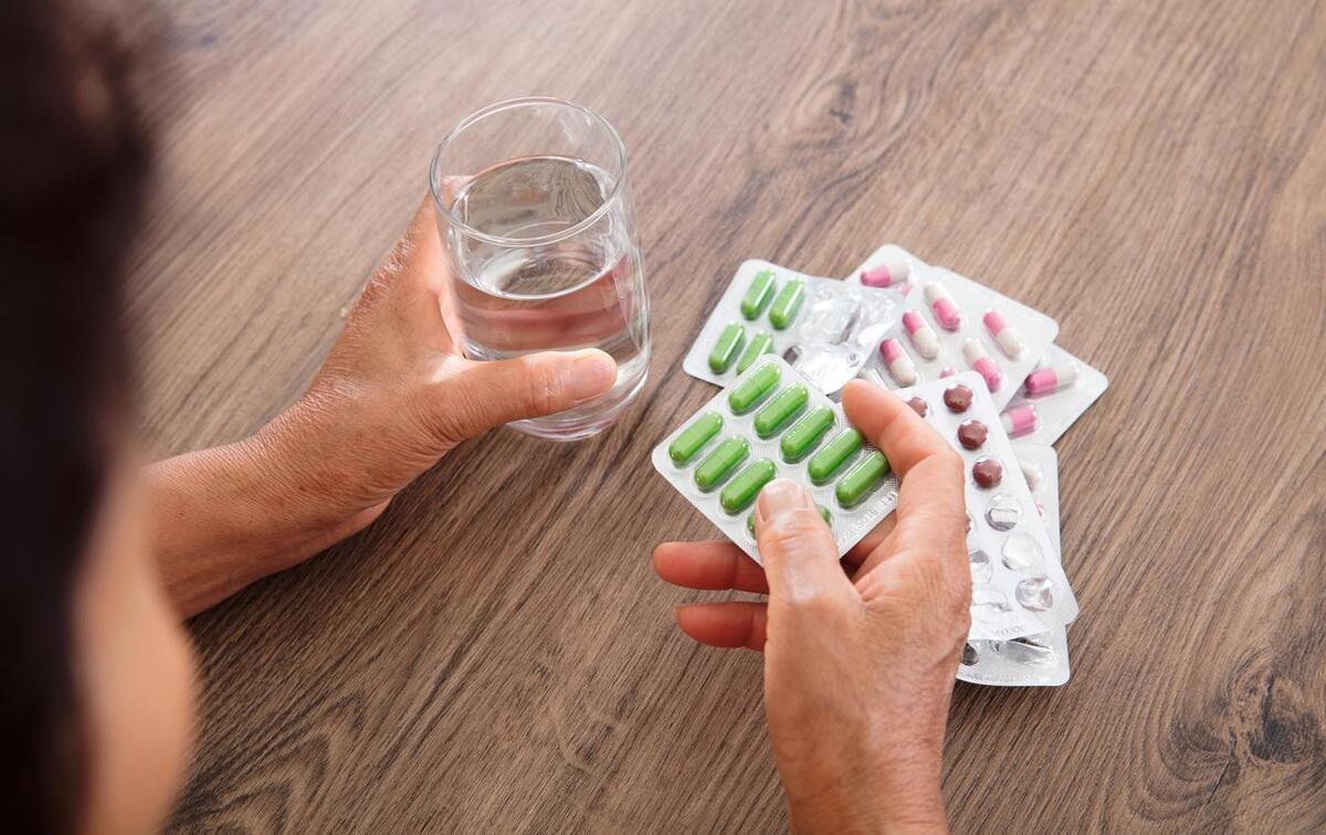 为什么扎了降脂针，胆固醇达标了医生也不建议停他汀？

他汀的主要作用是降低LDL