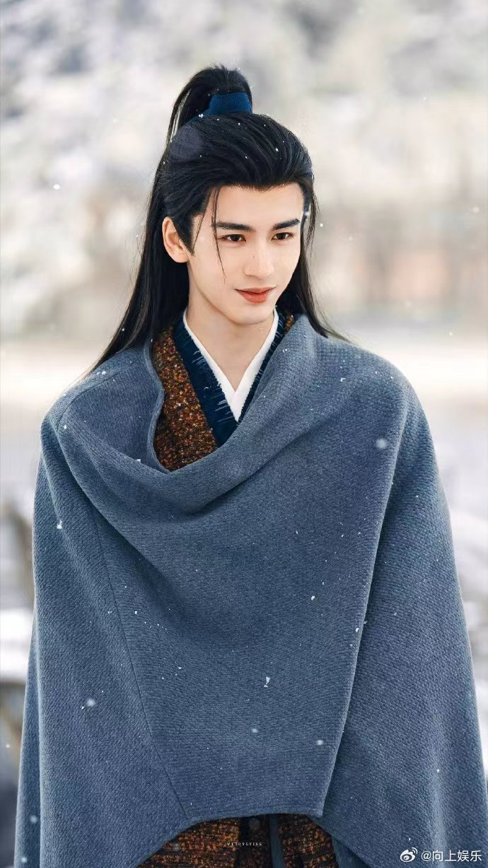 谢征双重身份谢征粗布麻衣时期 谢征粗布麻衣时期，谢征双重身份，反差太大了吧，军营