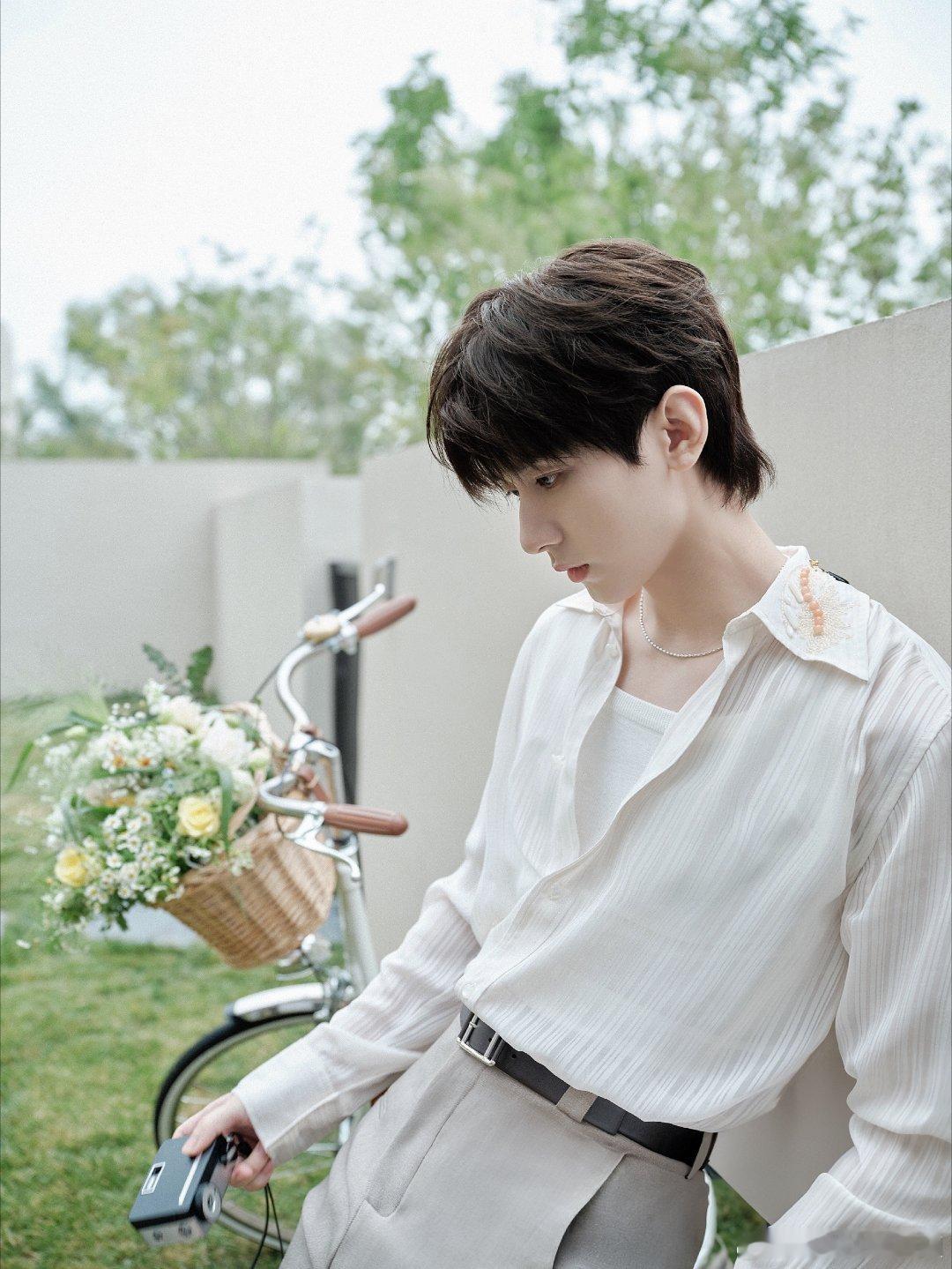 F成毅赴山海cy成毅萧秋水李沉舟肖明明遇见你，是所有故事的开始。 喜欢你，是我做