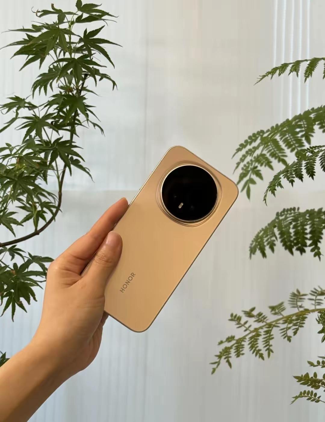 都在找理由涨价！只有荣耀坚持不涨价！

这个时候Magic8的优势就凸显出来了，
