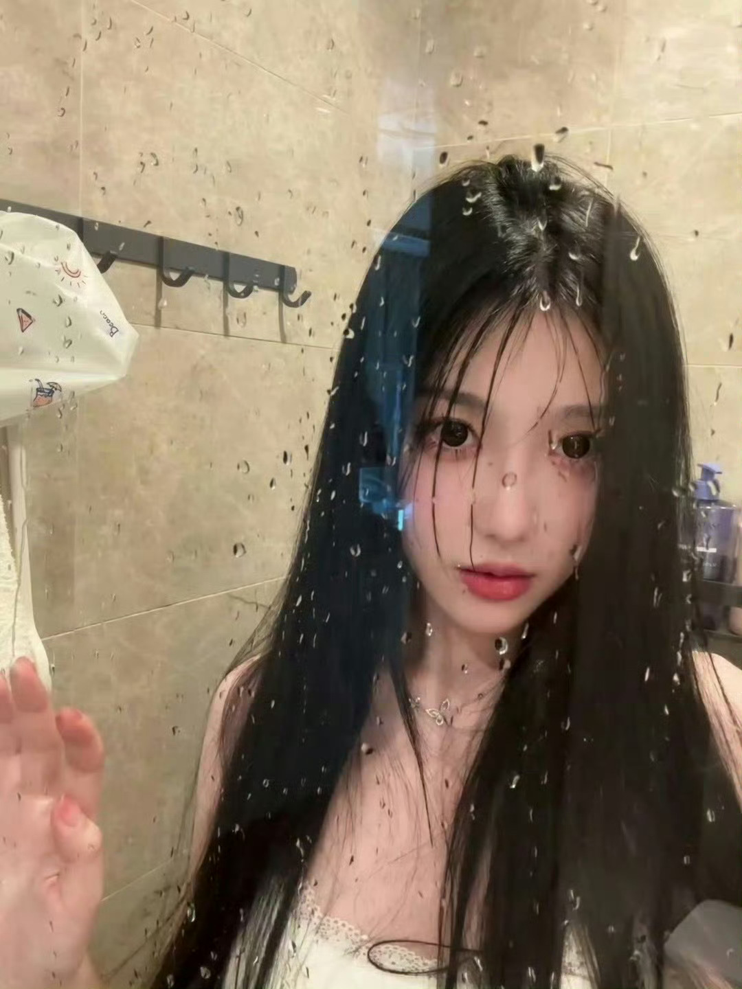 一个月总有那么几天想谈俩爱 