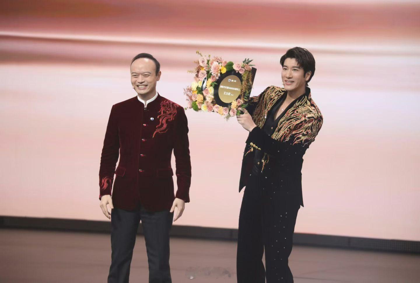 王力宏腾势汽车品牌全球代言人今天全网都在聊王力宏回应用代言费买股票，我又何尝不是