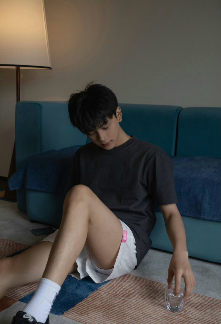 repost  ：一KRMIJA一 photography ：网页链接