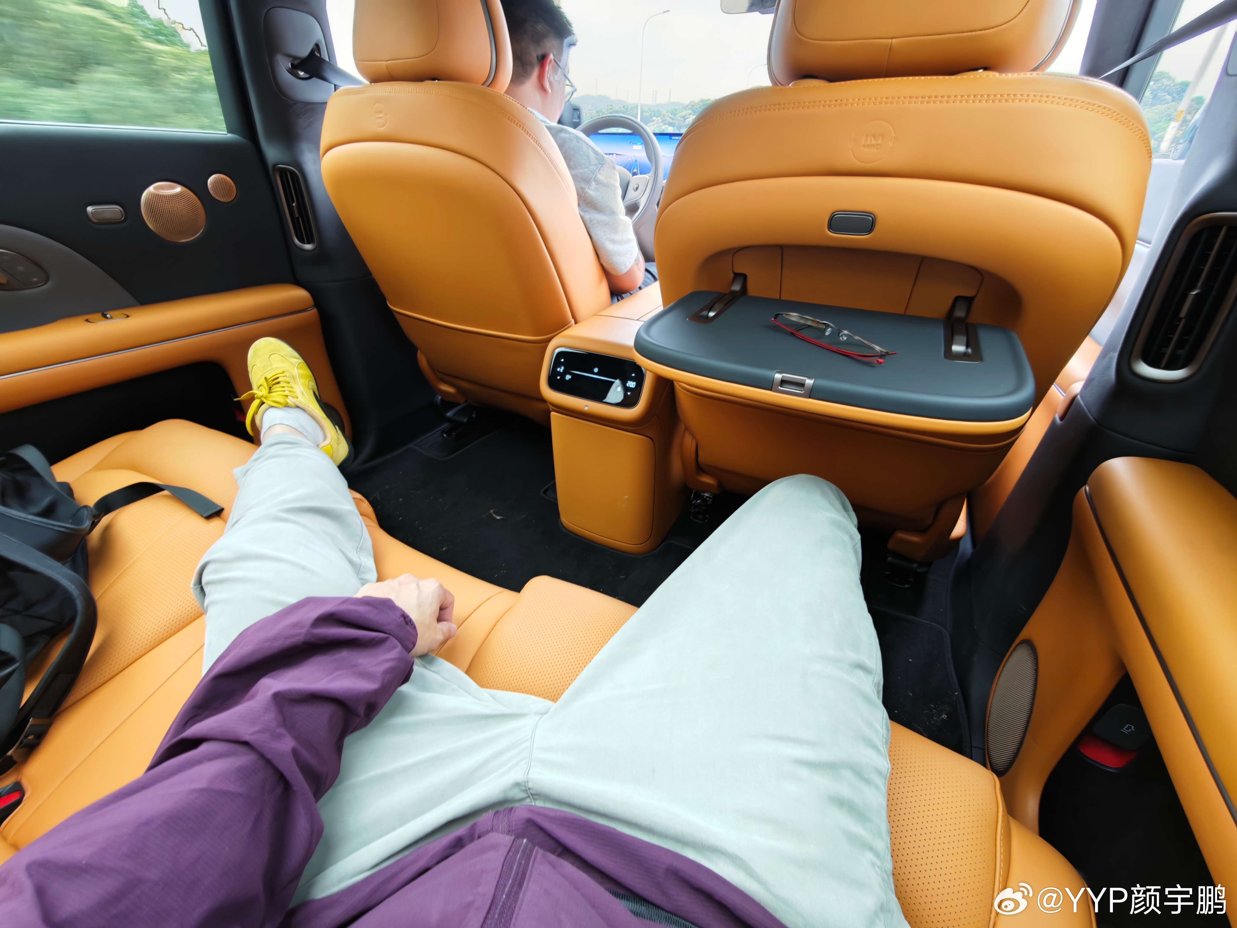 我真心认为，当下流行得一塌糊涂的中排独立座椅，热潮一定会退的。随着消费者用车经历