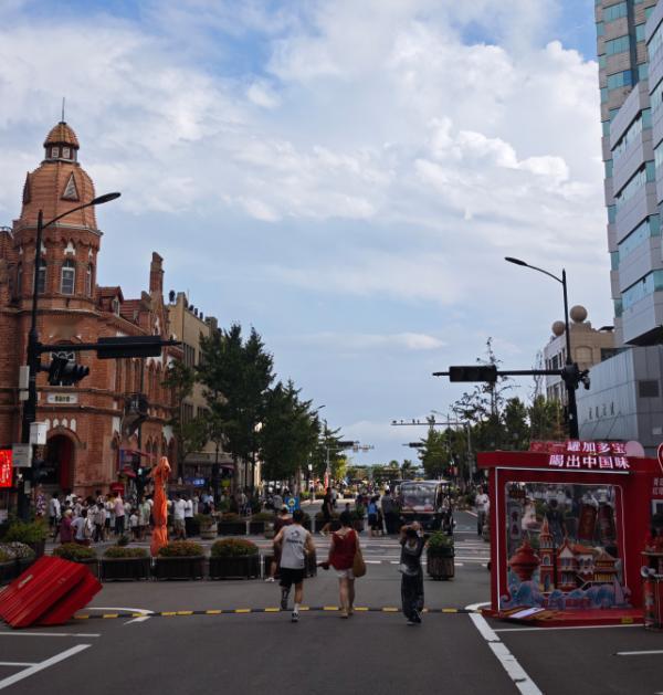 宇树科技上市才第4个交易日，股价已经从1100元的高点跌到了603.08元，短短