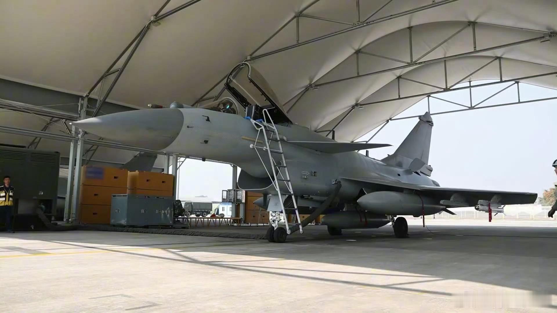 空军战斗值班没想到，我们也有预警机富裕的一天地勤马甲没有标准化吧？中国空中力量烽