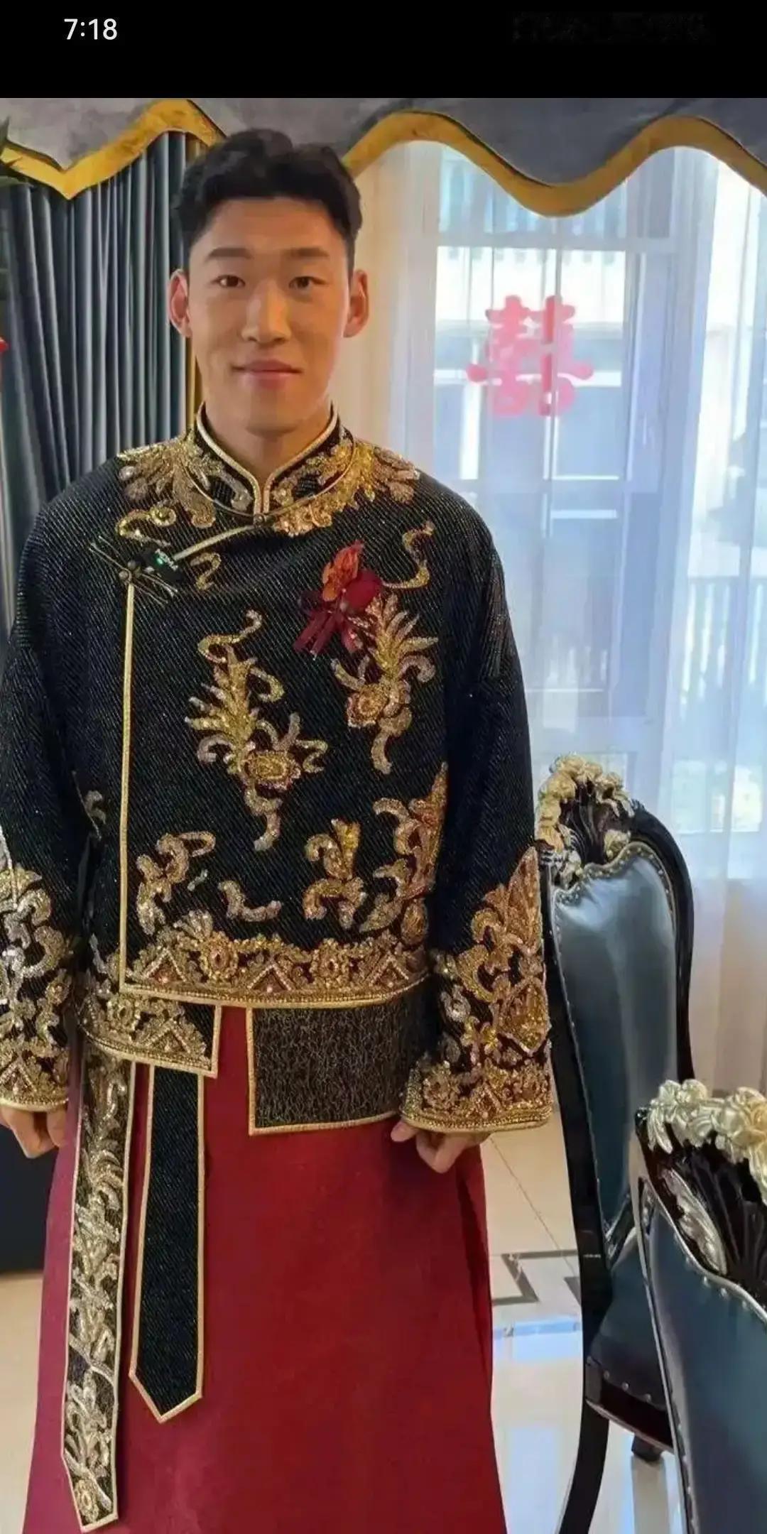 婚礼第2天，朱辰杰已归队训练
 
昨天才喝完喜酒，今天他6点准时出现在康桥基地。