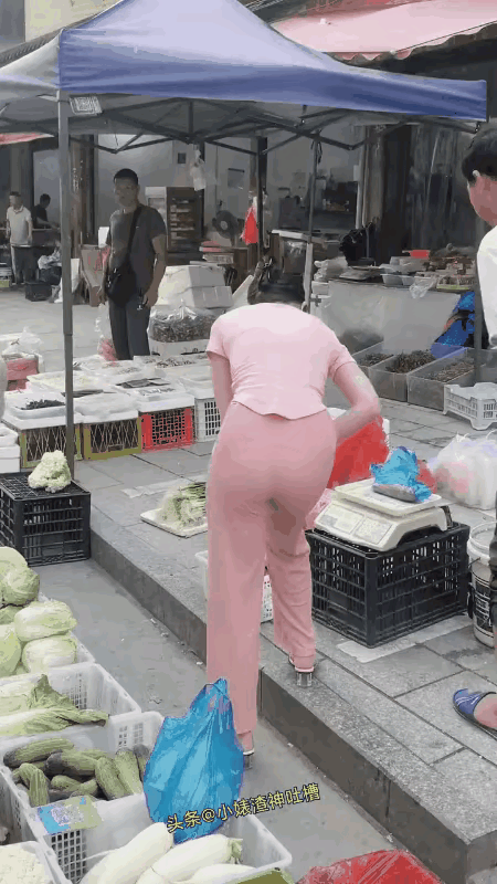 为自力更生的女子点赞
明明可以靠颜值
却选择用努力