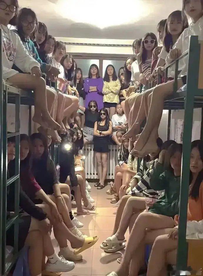 两边即将展开 PK，究竟哪方获胜的可能性更大呢？让我们拭目以待，一同关注这场精彩
