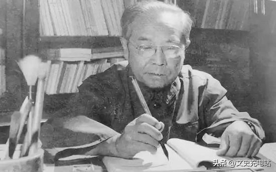 1979年3月，南京军区政治部接待室，63岁的李赤然掏出磨损的军官证，工作人员看