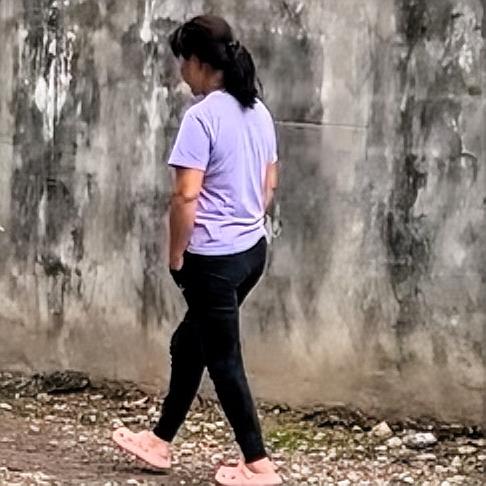 人至中年，
终于领悟。
要学会与自我和解——
不再跟自己较劲，
这比什么都要紧。