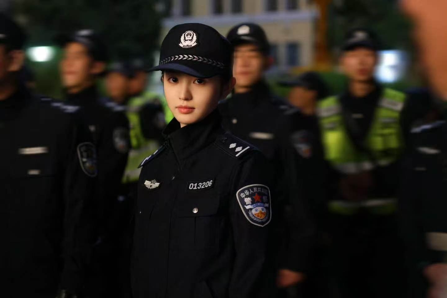 全能警花田曦薇已到岗警花田曦薇来了 全能警花已到岗，犯罪分子请绕行——不然会被一