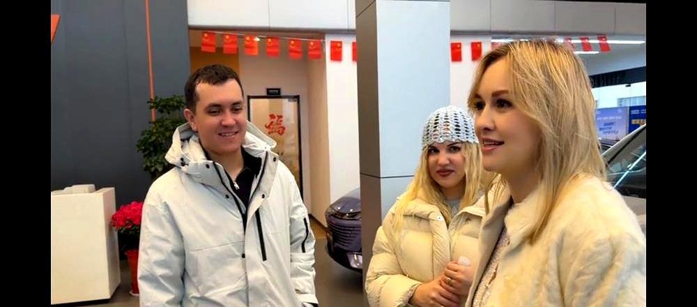 放弃80万订单不管，却靠拍日常买下600万别墅？
这家人疯了吗！
江苏画家汪大郎