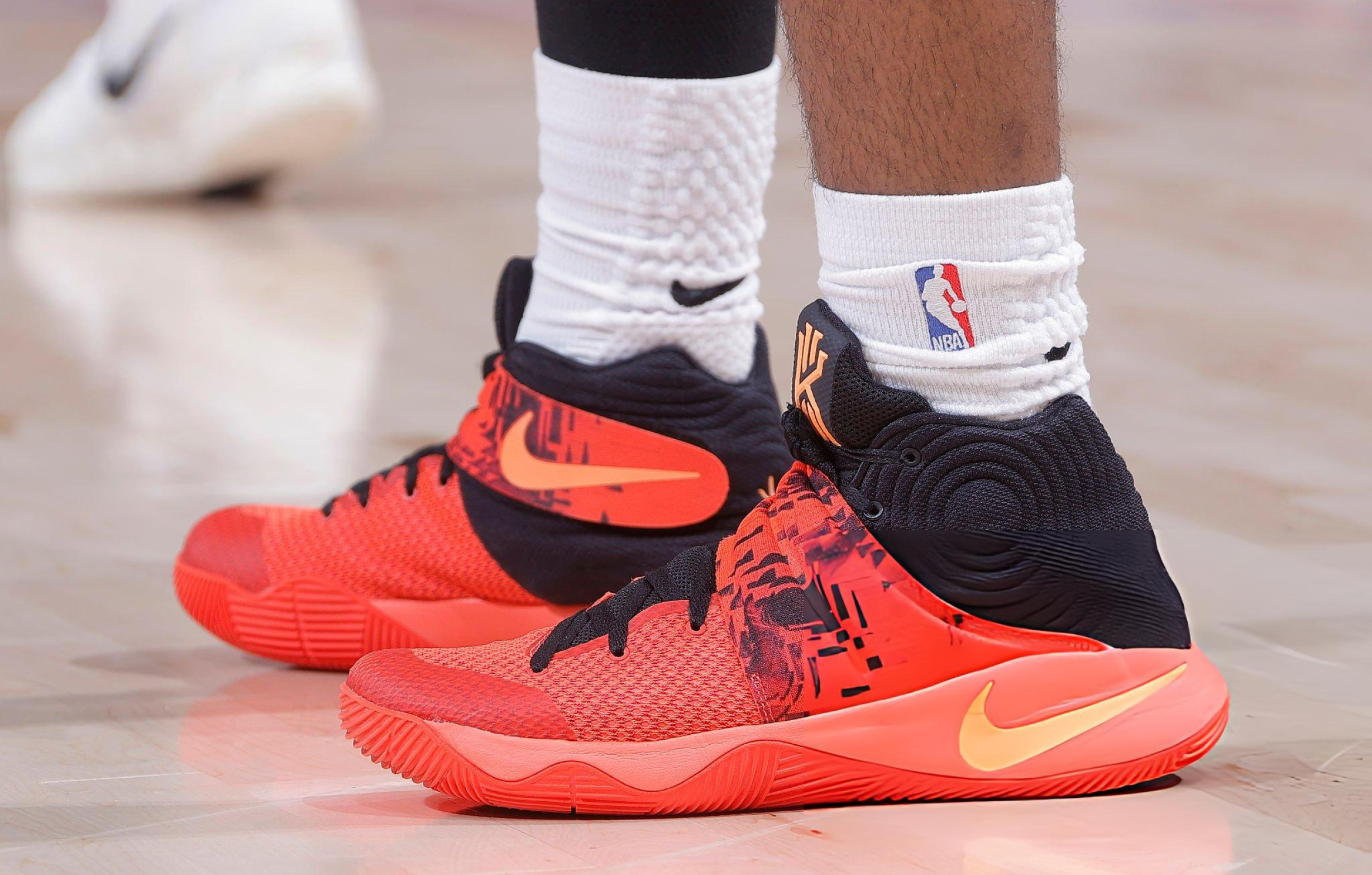 Isaiah Collier 今日上脚 Nike Kyrie 2 登场。本赛季观