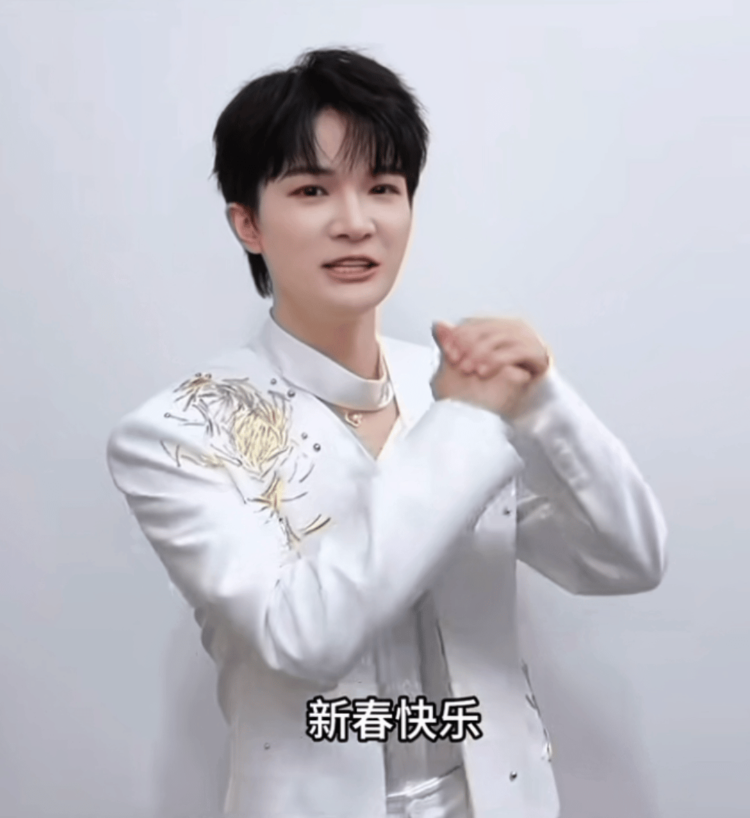 是谁这么漂亮呀[星星眼]几天没见我家猫猫了？好想他呀@周深