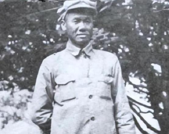 1947年，悍将陈再道率军路过家门，19年未归，舅母却吓得贴墙站，开口第一句：长